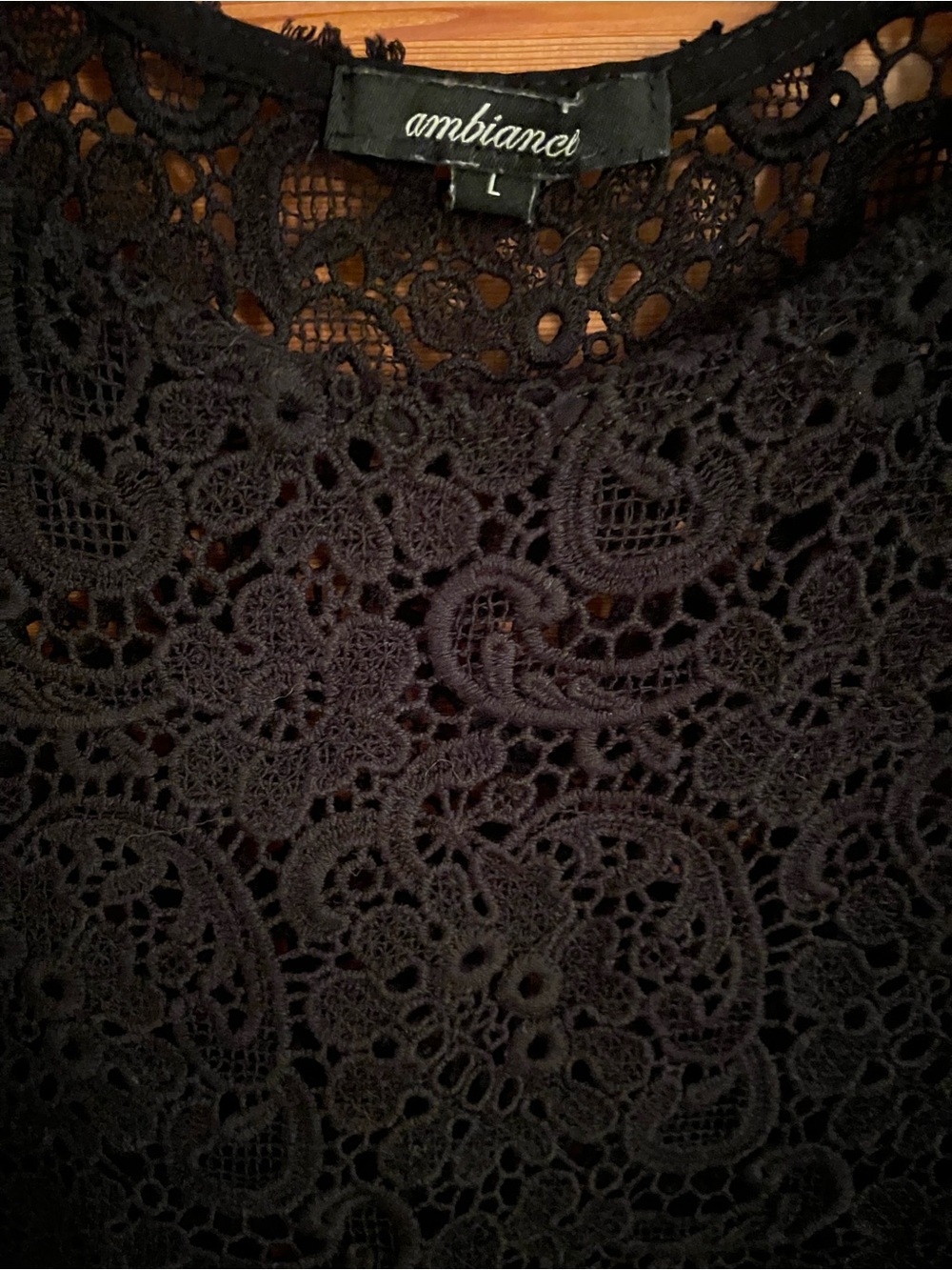 Ambiance Black Sleeveless Lace Cropped Cami - EUC - Large